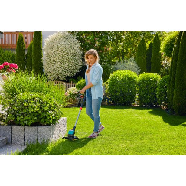 AKUML. KOSILNICA Z NITKO GARDENA EASYCUT 23/18V P4A SET