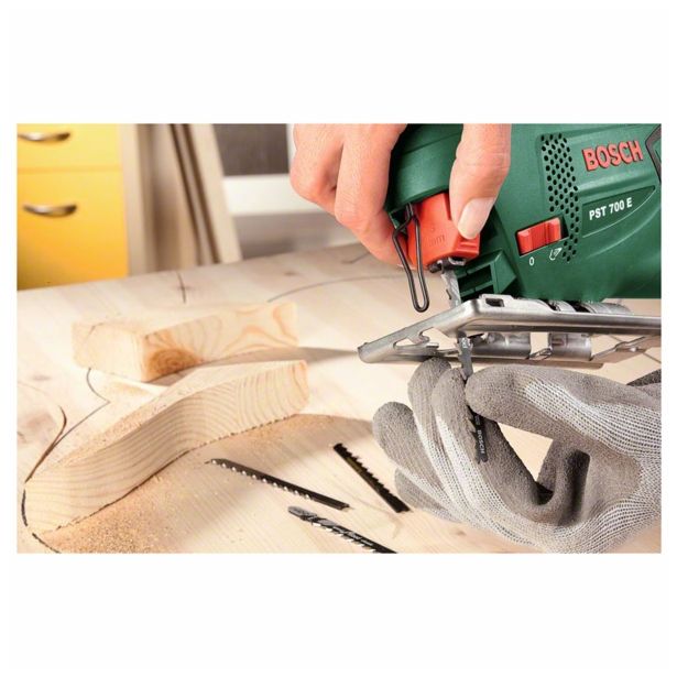 VBODNA ŽAGA BOSCH PST 700 E