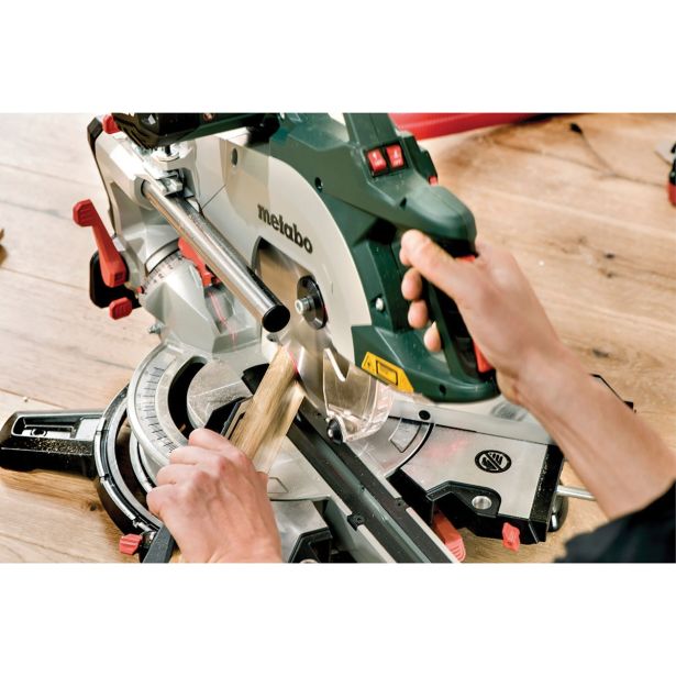 ZAJERALNA ŽAGA S POTEZNO FUNKCIJO METABO KGSV 72 XACT SYM